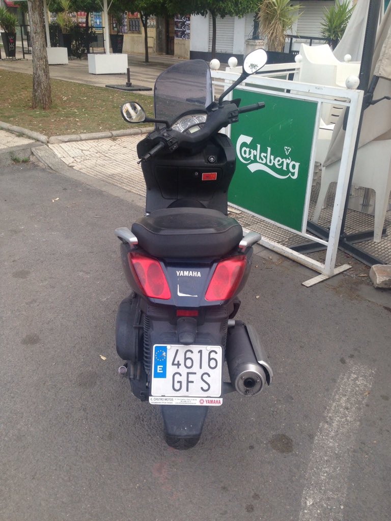 JCRPicchi's tweet photo. Moto robada esta mañana a las 11 en calle Bustos Tavera de Sevilla. Si la ven, avisen a la @policia Gracias RT! https://t.co/AevDZIvRkX
