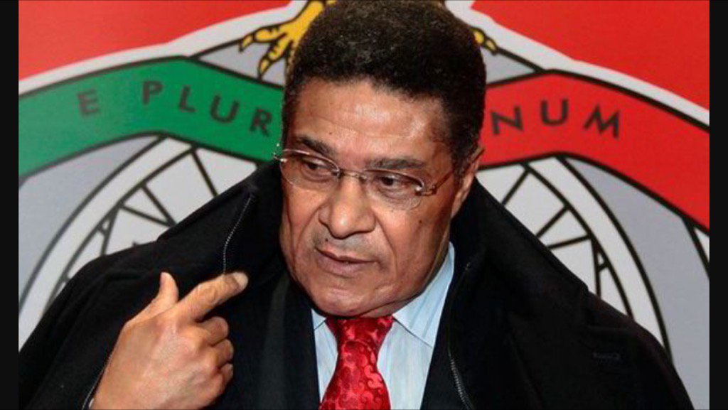 carcela_mehdi's tweet photo. A vida é breve, 
O rei é eterno

@SL_Benfica 
#rei #eusebio #glory #Benfica #model #1942-2014 #rip https://t.co/dMEwPEl0Nt
