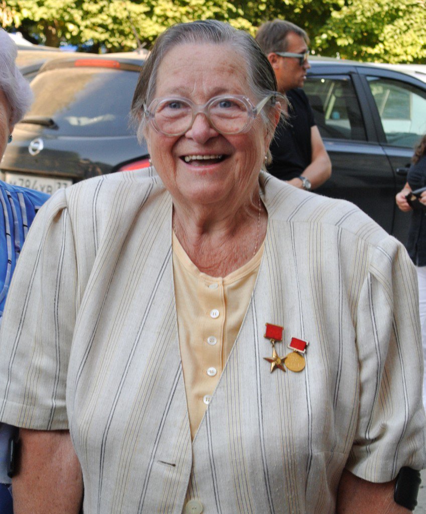 Мои глубокие соболезнования в связи с кончиной Зои Павловны Пуховой -великой женщины земли Ивановской. Вечная память