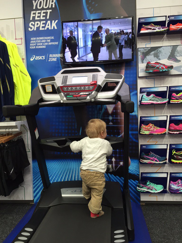 RunningForm's tweet photo. Our youngest ever Video Gait Analysis! @ASICSeurope @ASICSUK #MixUpYourRun #running https://t.co/jPVZKcjCXr