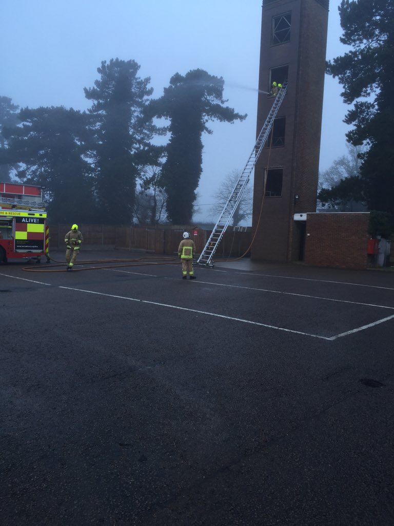 SCAlanWolfe's tweet photo. Station Commander Training.     Green Watch Bishops Stortford #operationalassurance pumps &amp; ladders https://t.co/DcmKhMGMSd