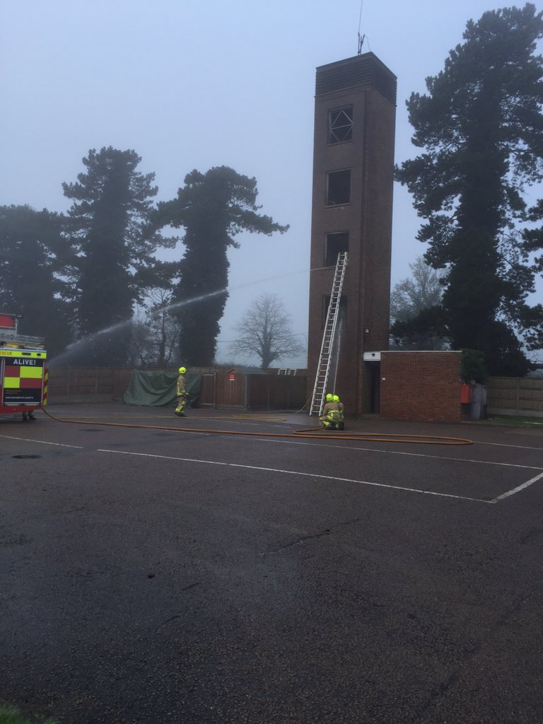 SCAlanWolfe's tweet photo. Station Commander Training.     Green Watch Bishops Stortford #operationalassurance pumps &amp; ladders https://t.co/DcmKhMGMSd
