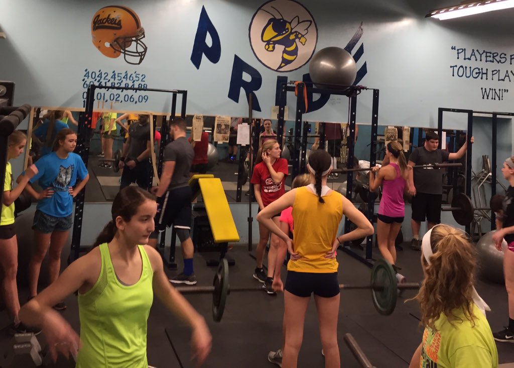 Coach_Burn's tweet photo. 30+ Ithaca student athletes putting in extra work before 7 AM #IthacaPride #ChampionshipGoals https://t.co/e0xB6uBWSU
