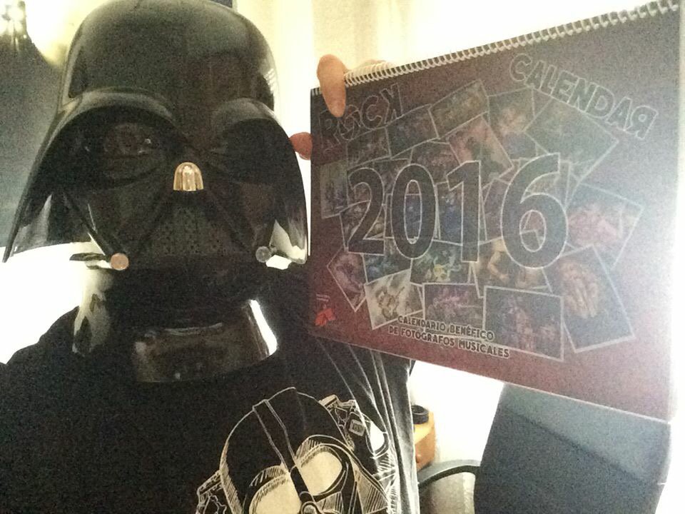 Calenda_Rock's tweet photo. Otro de nuestros fotógrafos, @2hphotography, ataviado de #DarthVader para la ocasión #StarWarsElDespertarDeLaFuerza https://t.co/mpb0RSO9M8