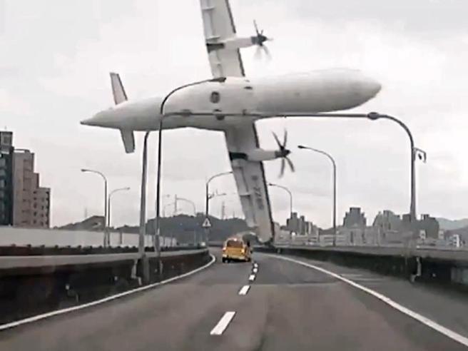 Otto incidenti aerei e 161 vittime«2015, l’anno più sicuro di sempre» goo.gl/x1bBfY