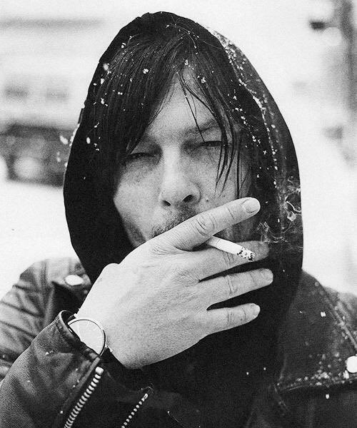 GossipRoomOff's tweet photo. 1 #RT = 1 bon anniversaire à l'acteur Norman Reedus (Daryl #TheWalkingDead 💀) qui fête ses 47 ans aujourd'hui ! 🎉🎂💪🏼 https://t.co/oblyIczN9N