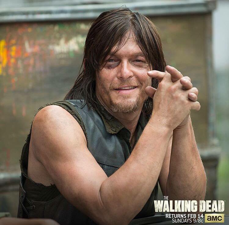 GossipRoomOff's tweet photo. 1 #RT = 1 bon anniversaire à l'acteur Norman Reedus (Daryl #TheWalkingDead 💀) qui fête ses 47 ans aujourd'hui ! 🎉🎂💪🏼 https://t.co/oblyIczN9N