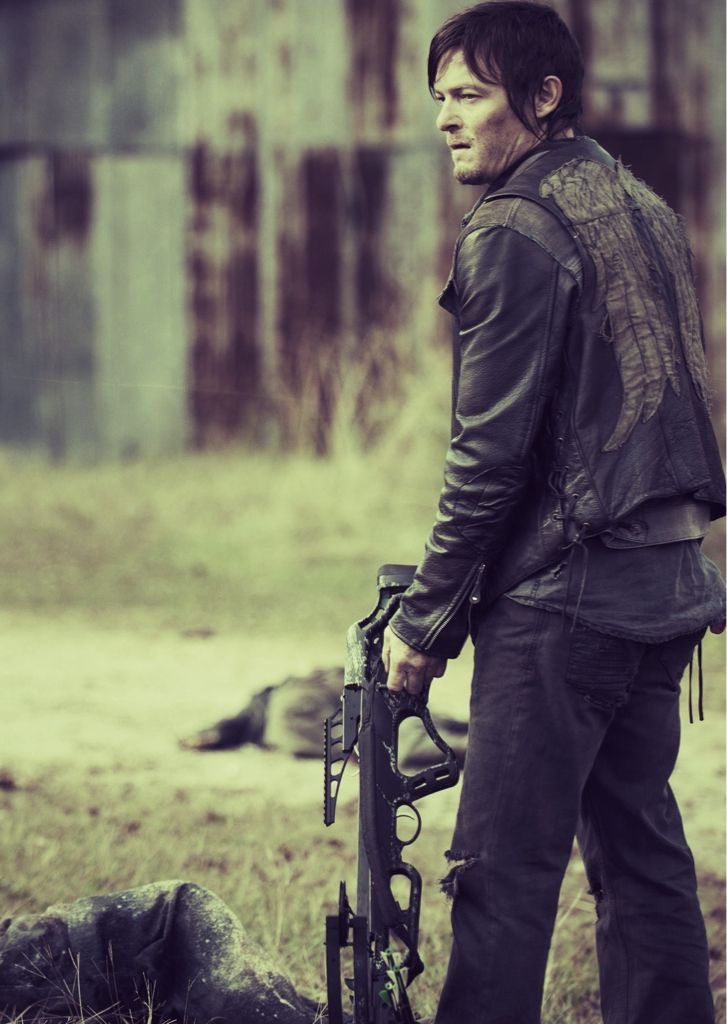 GossipRoomOff's tweet photo. 1 #RT = 1 bon anniversaire à l'acteur Norman Reedus (Daryl #TheWalkingDead 💀) qui fête ses 47 ans aujourd'hui ! 🎉🎂💪🏼 https://t.co/oblyIczN9N