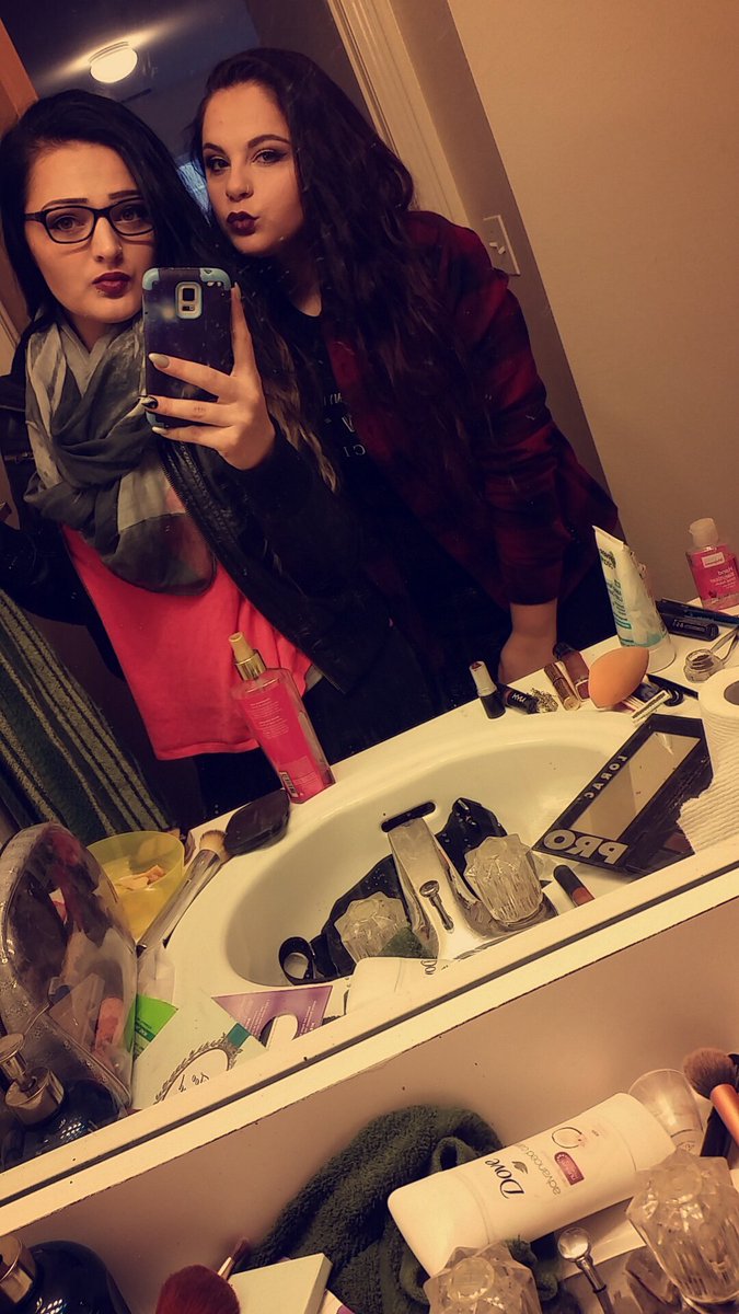 sarajustinexo's tweet photo. #wcw asf, she'll always be my bfff 💕 @LeannMariebb https://t.co/I7Pv68e5h3