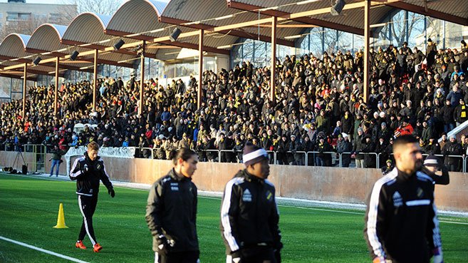 Träningen igång inför storpublik. aikfotboll.se/Article.aspx?c…