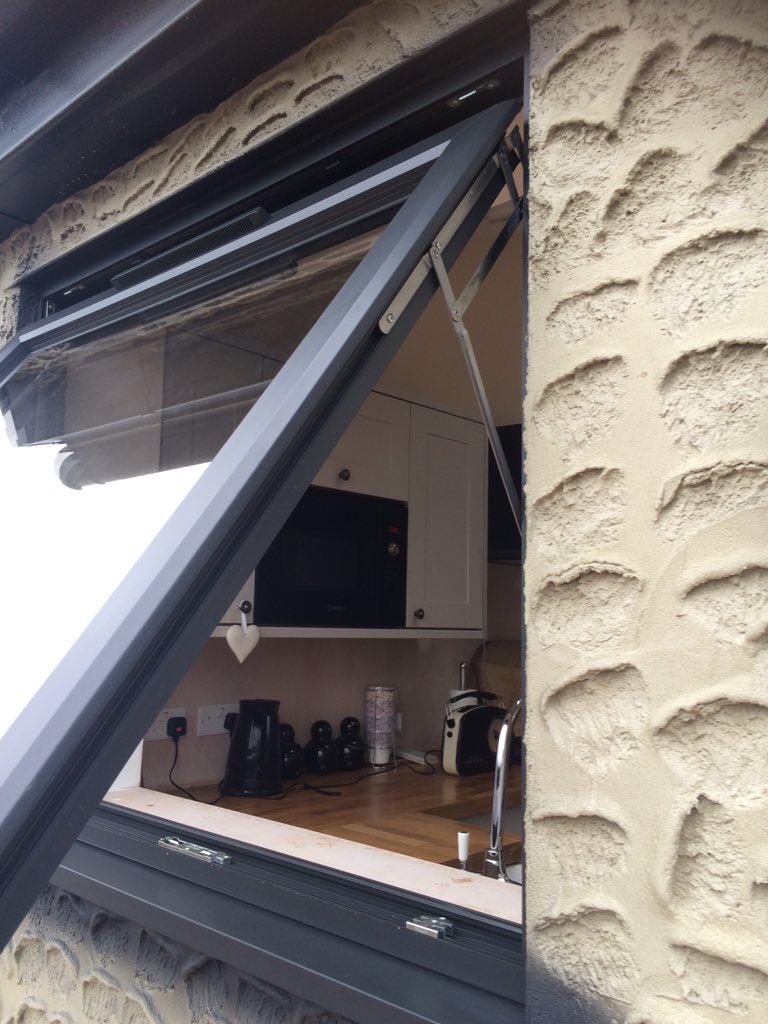 JakesPaints's tweet photo. uPVC closeups #uPVC #PVCPainting #OnSiteSpraying #WindowPainting #JakesPaints https://t.co/KnMn7mT8n0