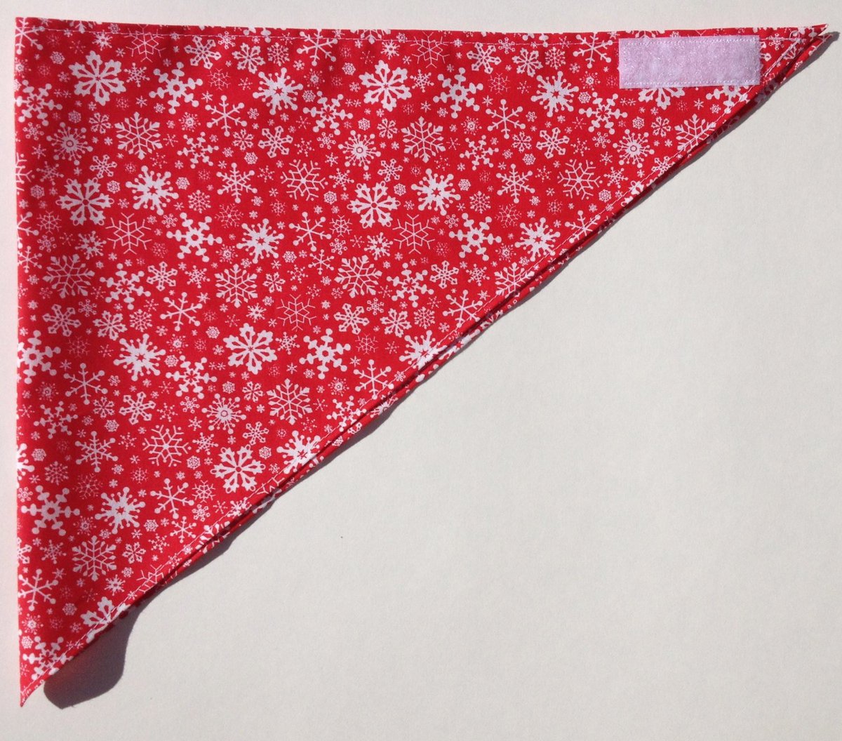 pawliciouspets's tweet photo. Christmas Red Snowflakes Holiday Pet Bandana - SIZE LARGE https://t.co/Q2YM0VrGzp #Etsy #WinterBandana https://t.co/EWGwWdEcFx