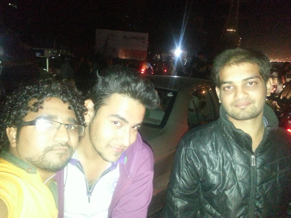 darshanraval86's tweet photo. Hhmm friends are playing most supporting roll in our life https://t.co/rLlSppjcqR