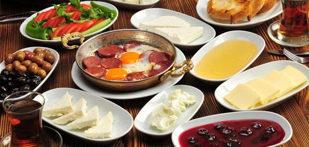 KORDON FIRST STREET CAFE'DE DENİZ MANZARALI SERPME KAHVALTI! yakala.co/kordon-first-s…