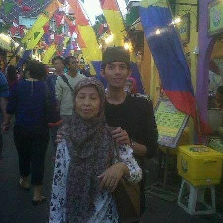 Gentadir's tweet photo. Pak saya foto ini 2 tahun lalu, ntah mirip ntah tidak, haha salam dari ibu saya @ridwankamil https://t.co/Ww3kDk5KFe