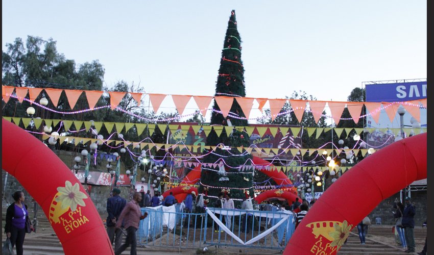 addis_fortune's tweet photo. The tallest custom-made, 120,000 Br Christmas tree in Addis Abeba at Mesqel Square. https://t.co/snZ7yG67c9 https://t.co/og1ooXuX7i