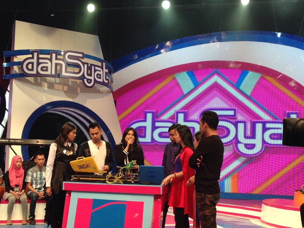 Dont miss toys of vega's second performance at dahsyat RCTI, tomorrow 7th january 201.... tmi.me/1fbx9F