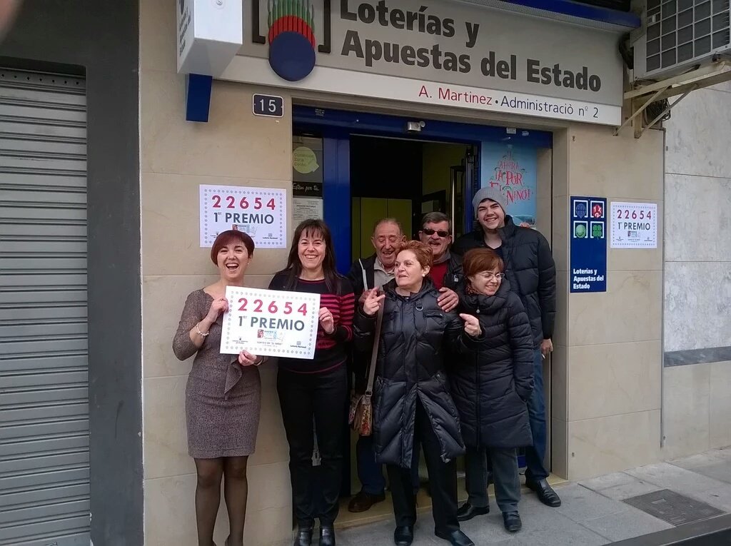 NoticiesLavall's tweet photo. Administración numero 2 de Vall D'Uixó, segundos después de conocer la noticia @elmundocs @LevanteCastello https://t.co/mhwafJt1Tb