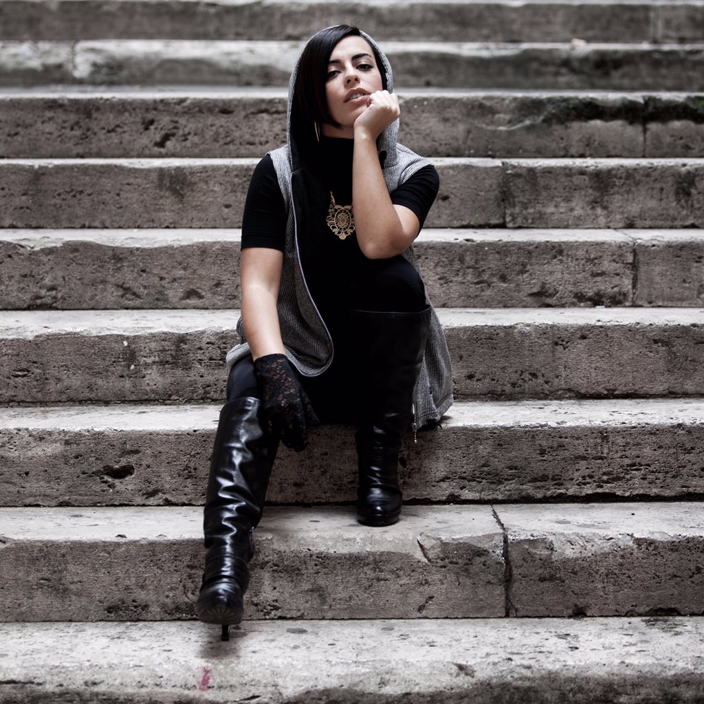 ManitaLab's tweet image. Loop Loona è la migliore artista HIP HOP femminile 2015
@LOOPLOONA