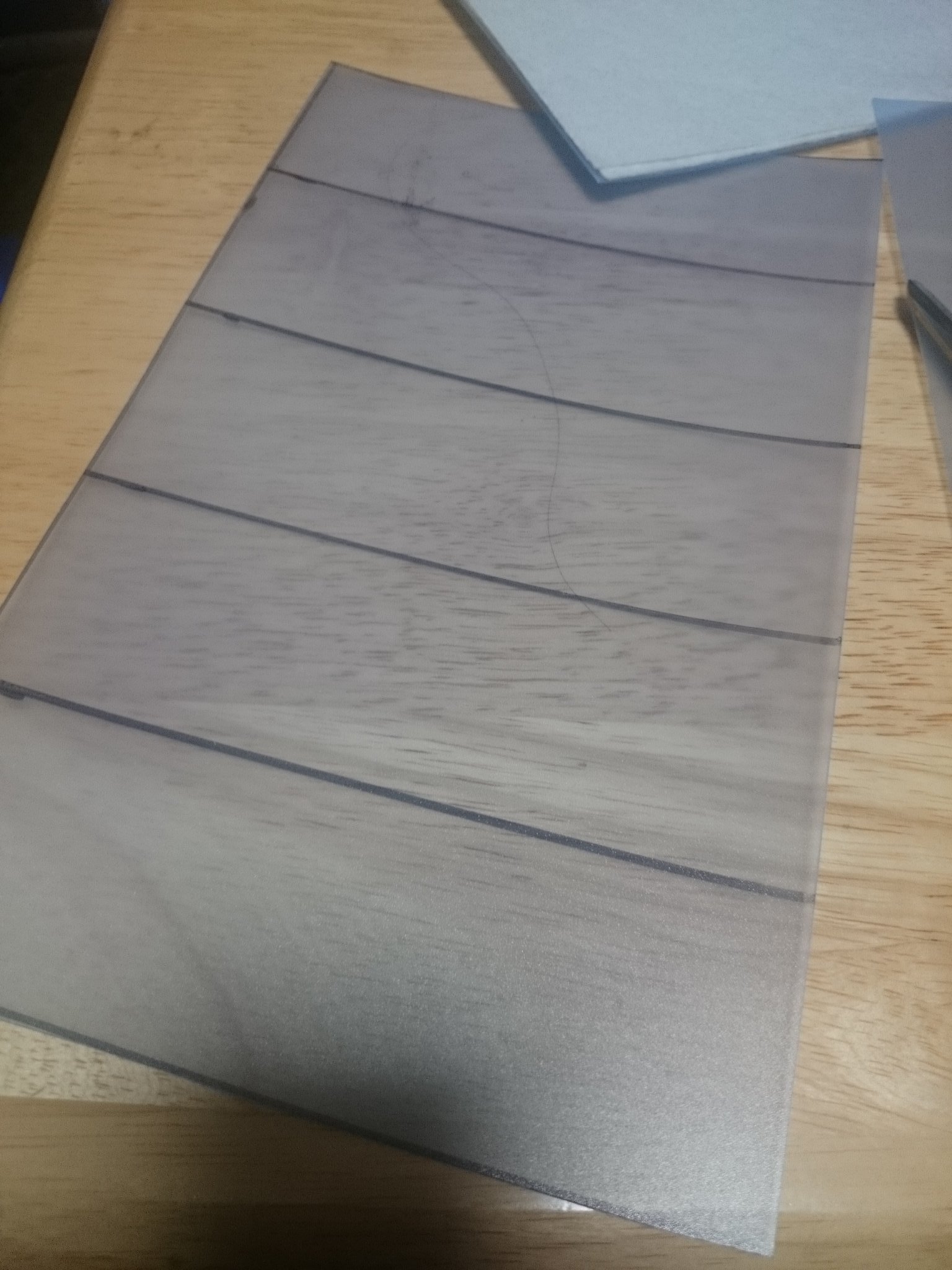 はるき もはや悔いなし 芯はダイソーのアクリル板 鋏で切れるんですよこれ それにクッションとしてフェルト仕込みます これも 100均 セリアのですが 薄目だったので底は二重 横は一枚で とりあえずこれが中に仕込む分になります T Co