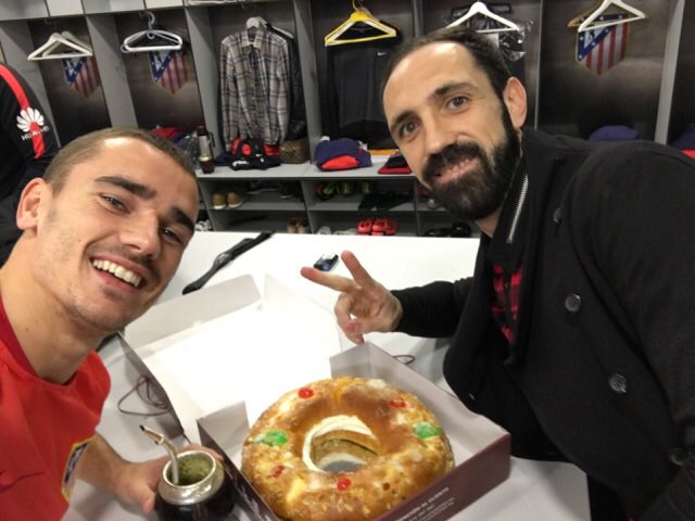 AntoGriezmann's tweet photo. Día de reyes 👑👑👑 https://t.co/mYKiO89u1R