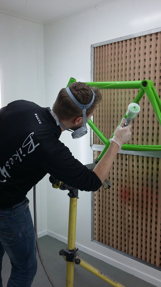 Werkzaamheden gaan bij ons gewoon door. Uw frame ook in een andere kleur gespoten? Neem contact met ons op.