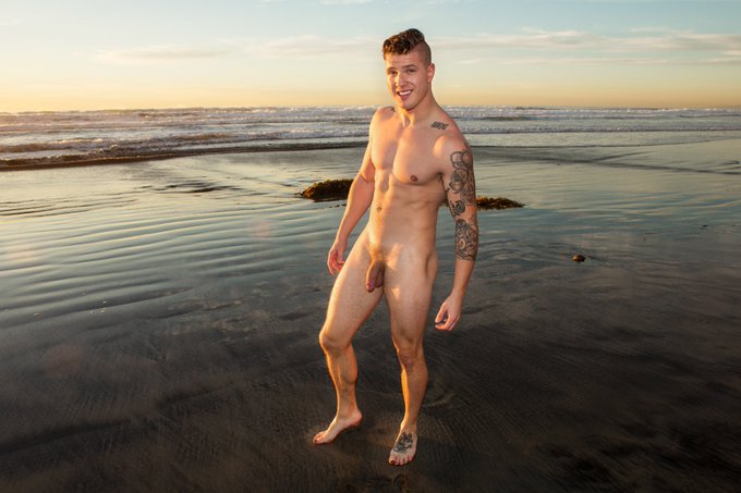 Stunning day, stunning guy #Cort --> https://t.co/xXpZPi86FU #Gay #Gayporn https://t.co/ikjQoh7KNr