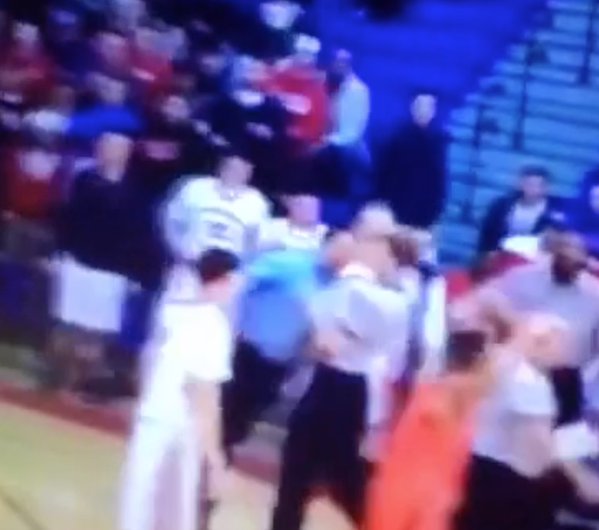 BleacherReport's tweet photo. Police reportedly respond after high school basketball coach appears to head-butt referee https://t.co/dnfJ9grApX https://t.co/6buU81nwUL