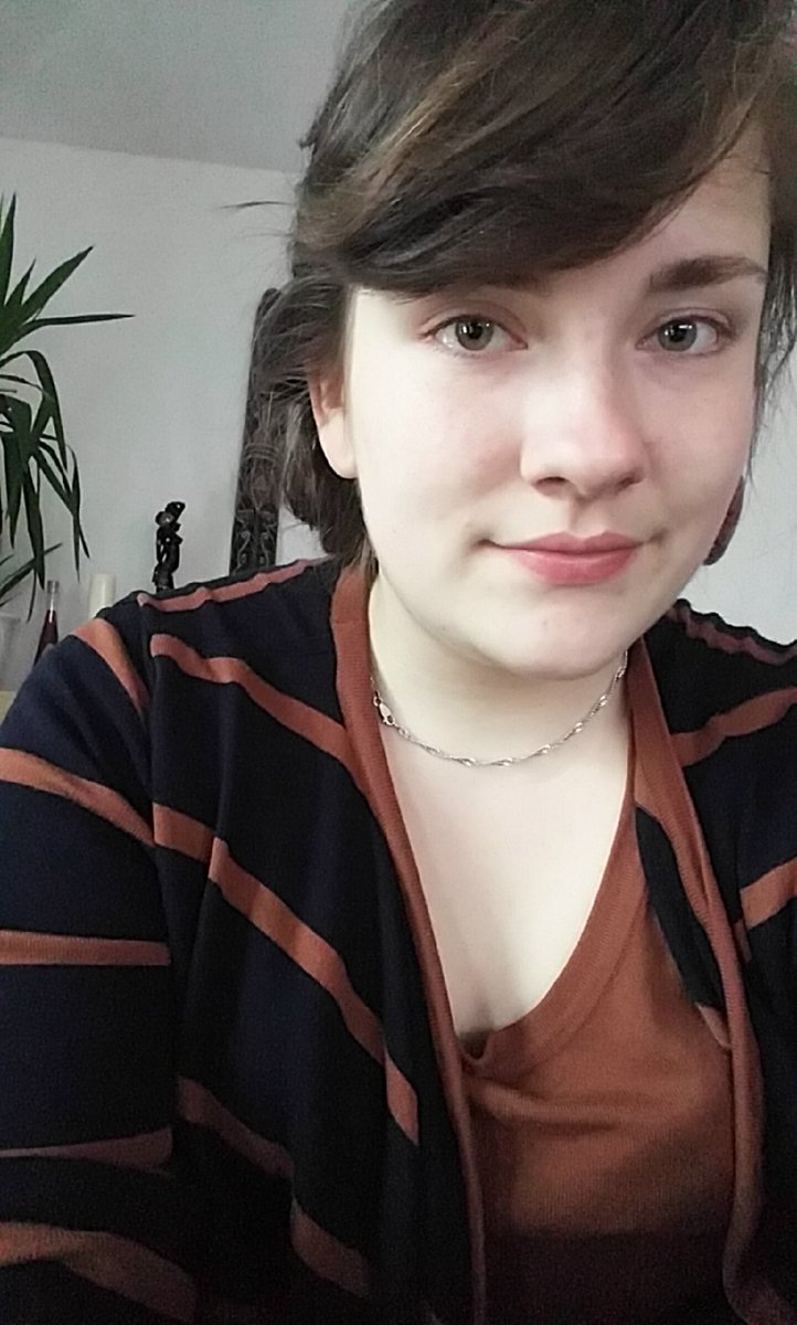 JoyceWolf__99's tweet image. Hm... #greeneyes #boredom #timeforlearning #brown #cold