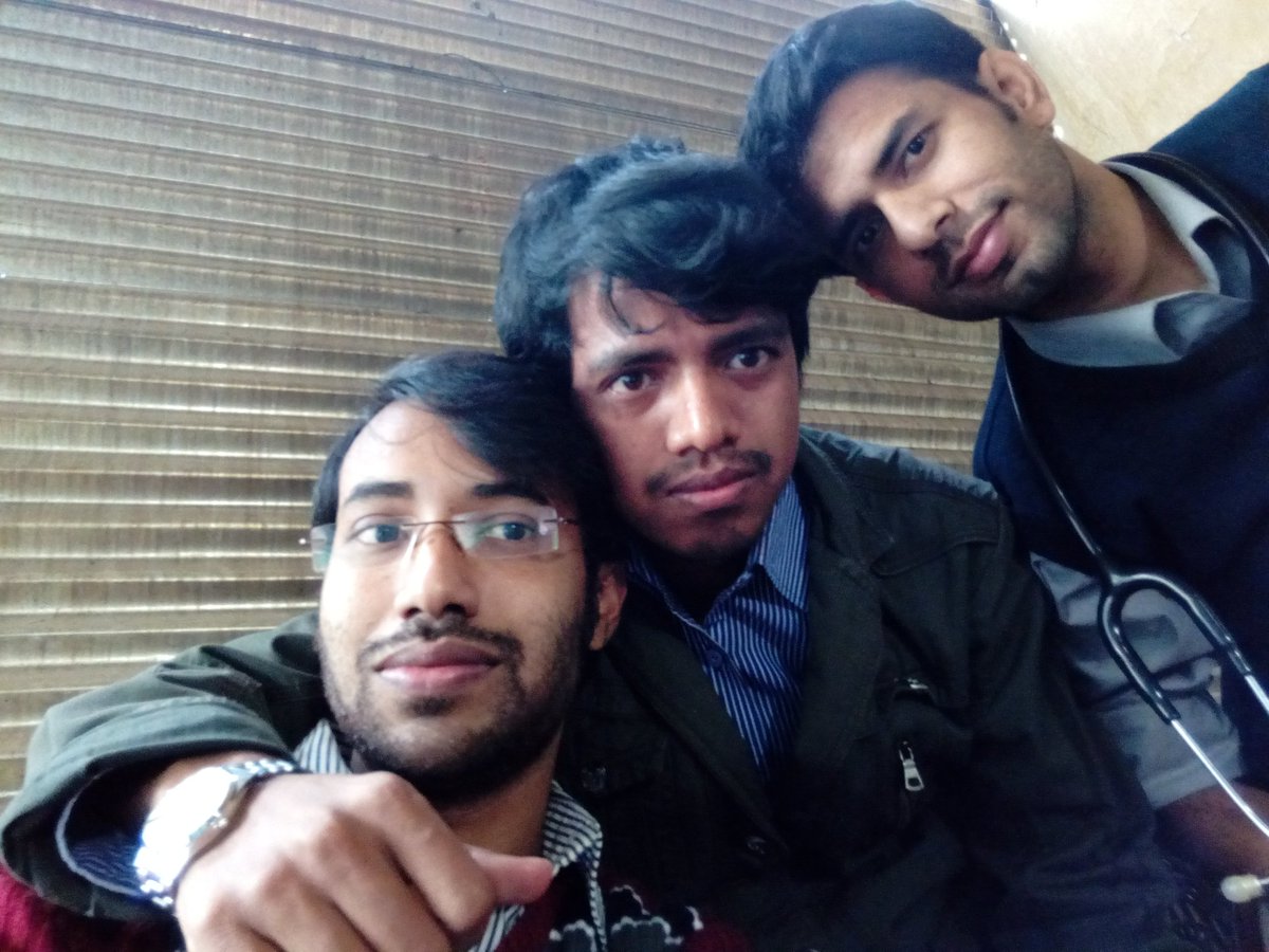 ManikVersion's tweet image. Me &amp;amp; my friends!