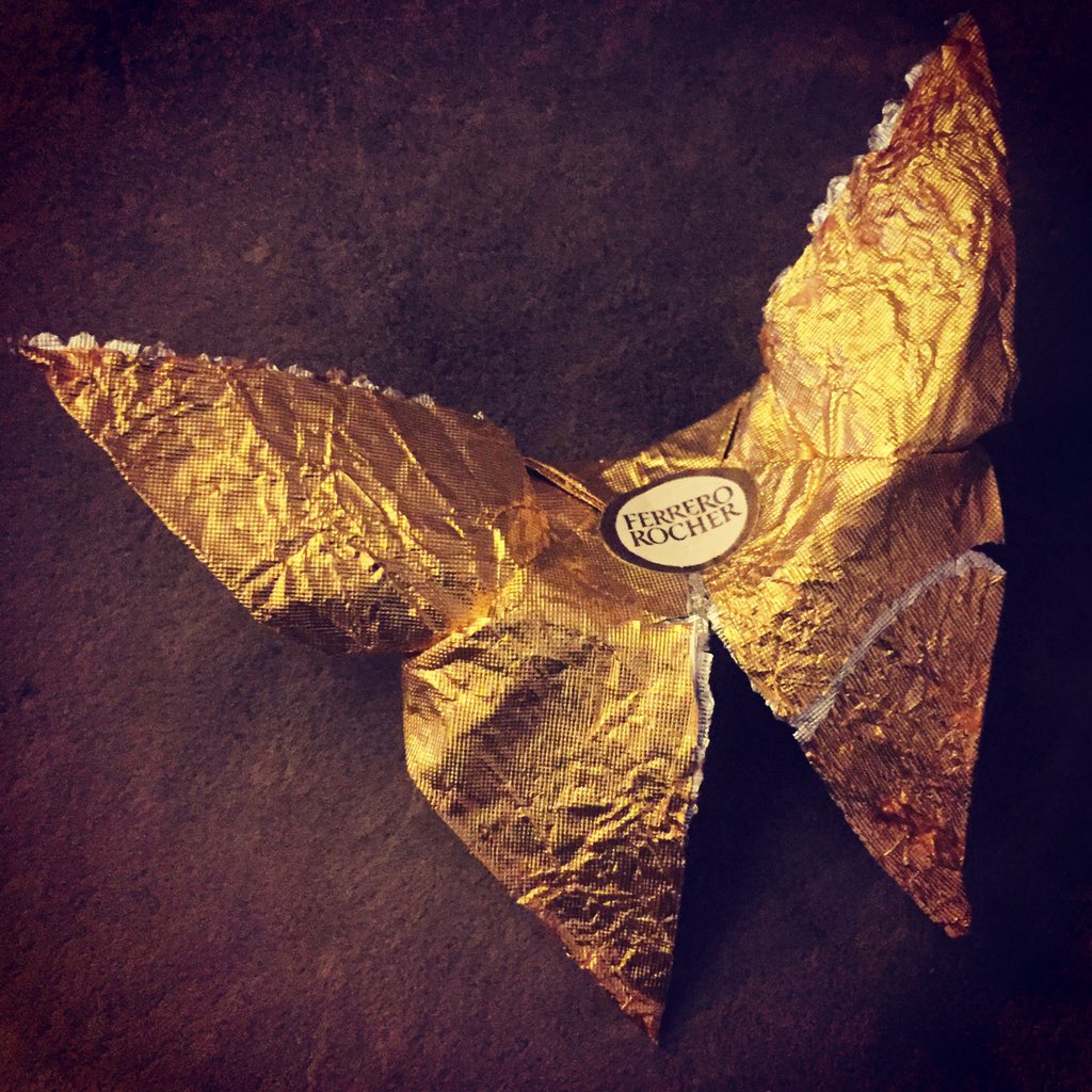 FringeBabyBlog's tweet image. Even wrappers can be art. #origami #diy #ferrerorocher #wrapperorigami #origamibutterfly