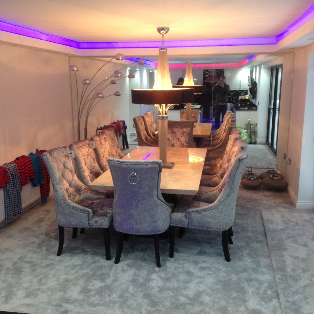 extensionsbuilt's tweet image. A6 Stockport Job all signed off by building inspector, 4m Rear extension, bifolding doors, kitchen island, and LEDs