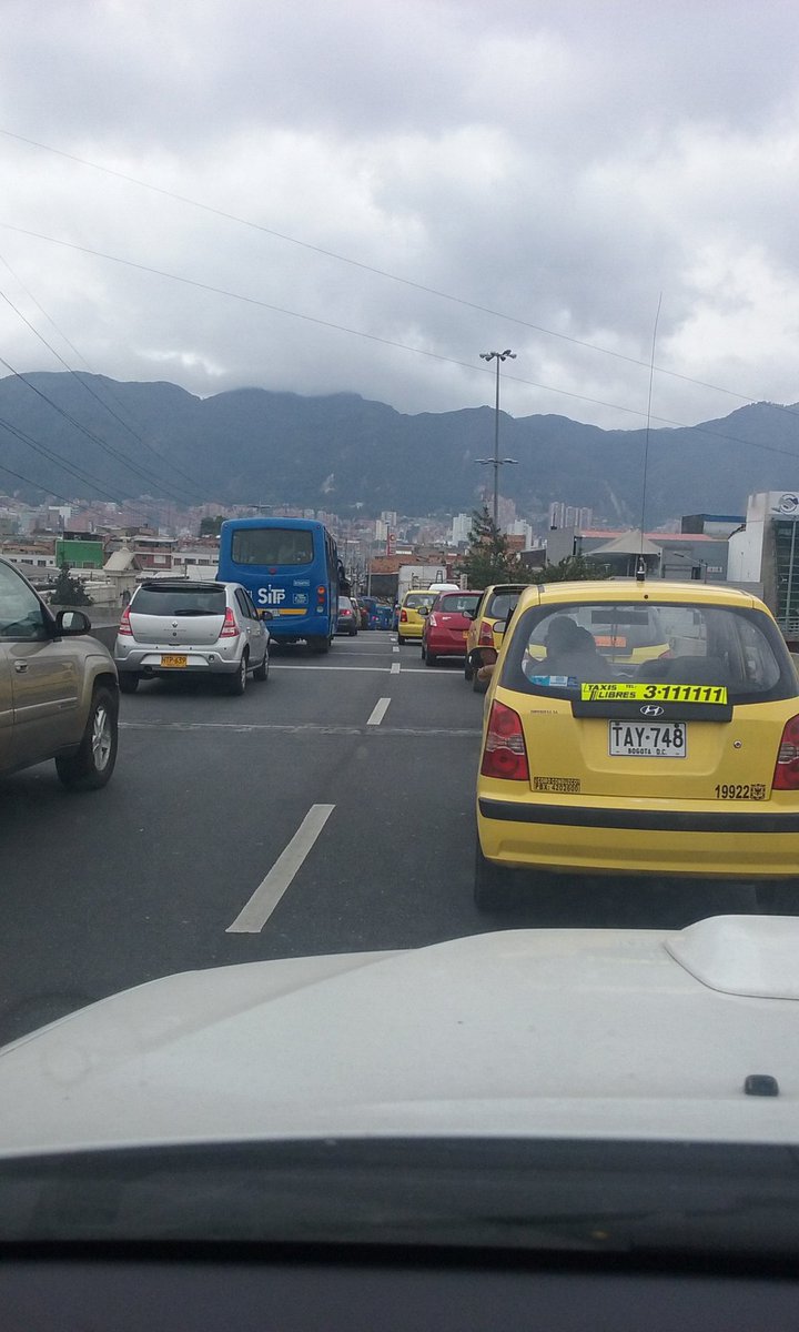 cesibarbosa's tweet photo. Ingreso rutinario al 7 de agosto , urge intervencion @SectorMovilidad  @PoliciaColombia@BtaTransito @EnriquePenalosa https://t.co/LIqAfBUJqm