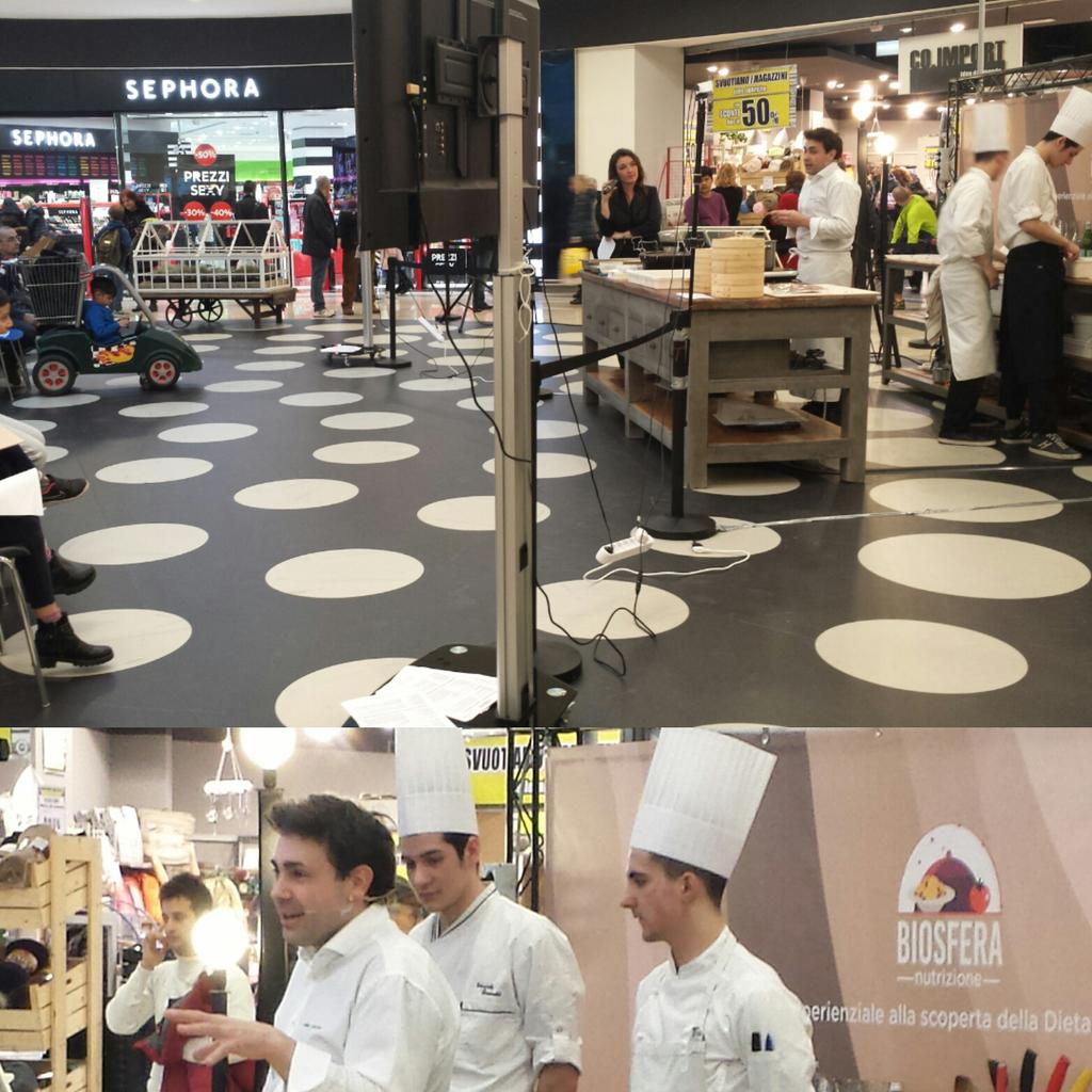 RistoDanielMil's tweet photo. Prove di chiusura dei #cialzons insieme al pubblico per lo #showcooking di @Danielcanzian al @CentroSarca! #biosfere https://t.co/peKS4qqkHQ