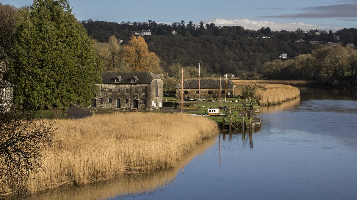 Happy New Year tweeters. Are you getting out and having some lovely walks in the countryside? #Tamar #river