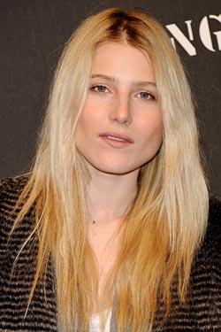 #DreeHemingway No Makeup
withoutmakeup.org/artist/dree-he…