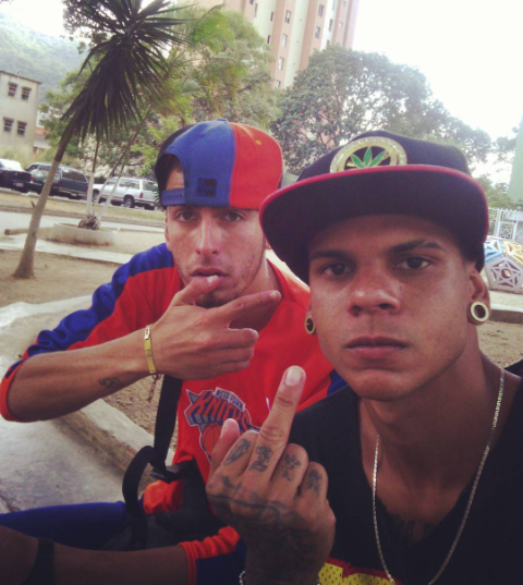 TreizyMob's tweet photo. Nosotros somos los vatos!
Dejando en alto el rap de venezuela. @locowezz #ElChacortas #losvatosinc #gangstaparadise https://t.co/qA5epvjWiD