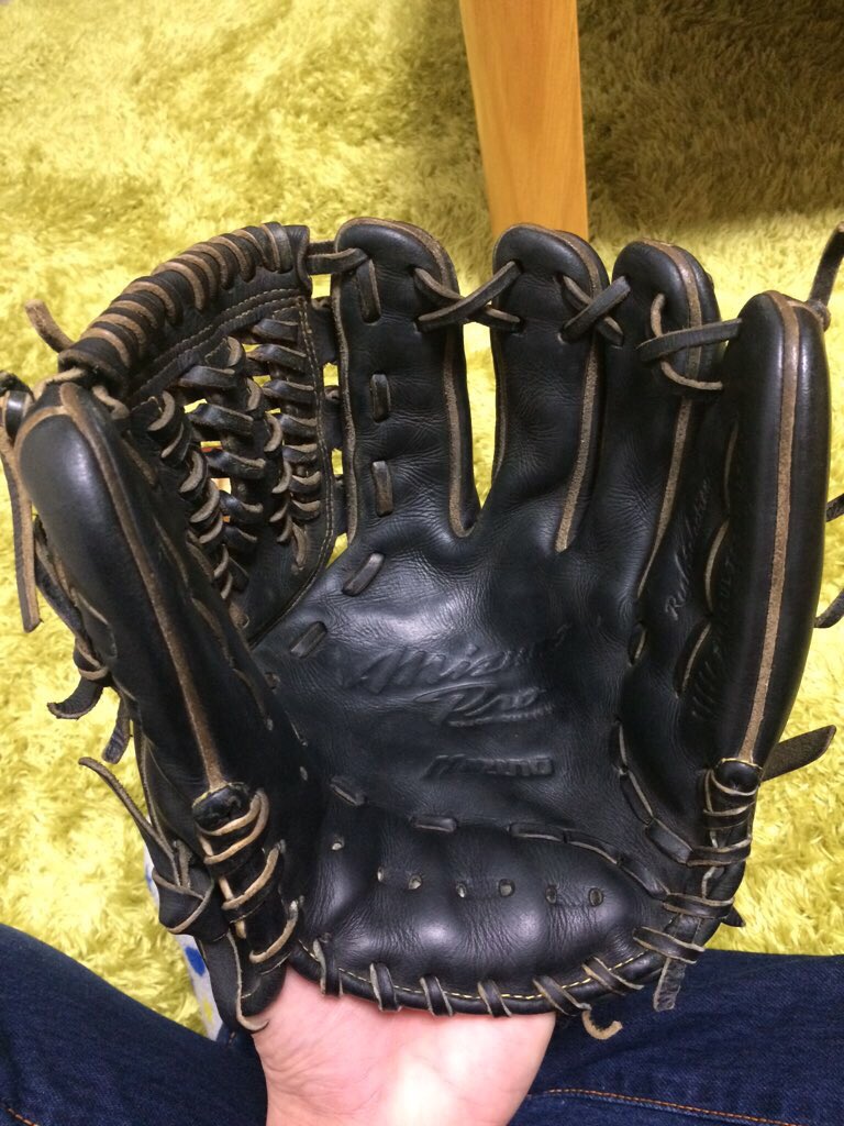 Twitter 上的 野球グローブ ミズノプロ内野手用黒グローブです 黒の色合い やっぱりかっこいいです 土手紐が抜かれていて取りやすそうですね グラブのツヤがでていてしっかり手入れされていることがよくわかります これからも大切に使っていってください