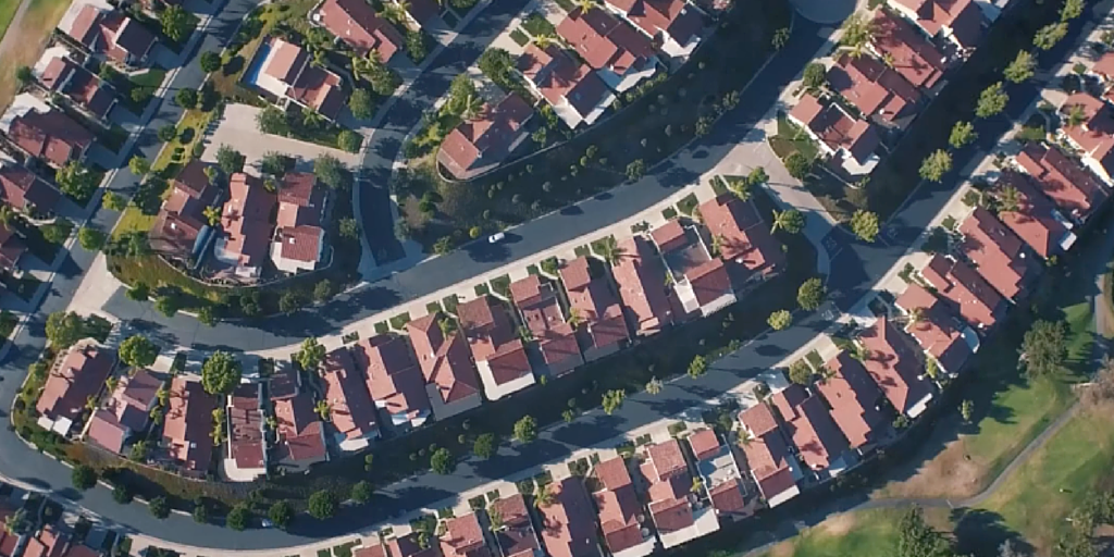 Vimeo's tweet photo. "Drone vid of the year, IMO." - Our @prestongisch on his top video of 2015. https://t.co/IuDCWW2LnV https://t.co/eqUrlWTfLm