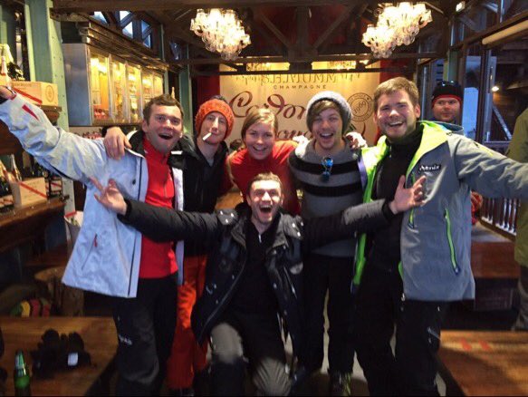 All1DBR's tweet photo. Louis com amigos na França, hoje (06/01) https://t.co/D4LvhGUzoB