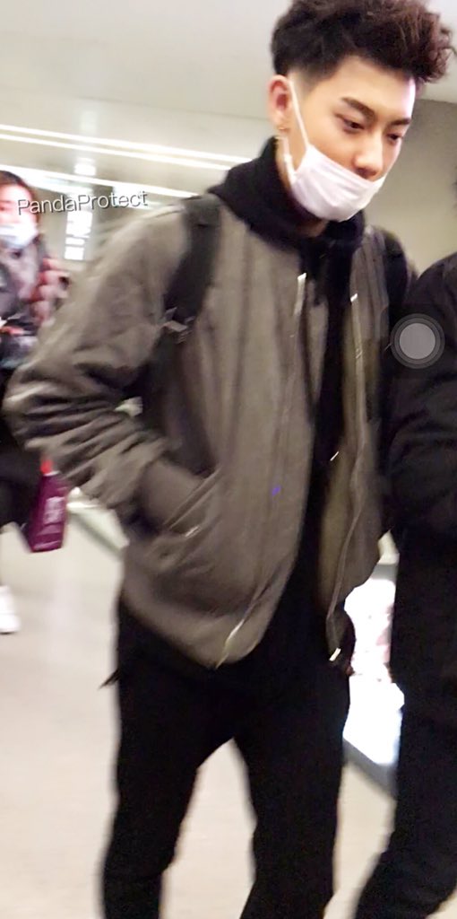 LittlePrinceTao's tweet photo. [Pre] 160107 Shanghai arrived
cr:PandaProtect
#ZTAO #黄子韬 #타오 #タオ #เทา https://t.co/DPpqf4MX1m
