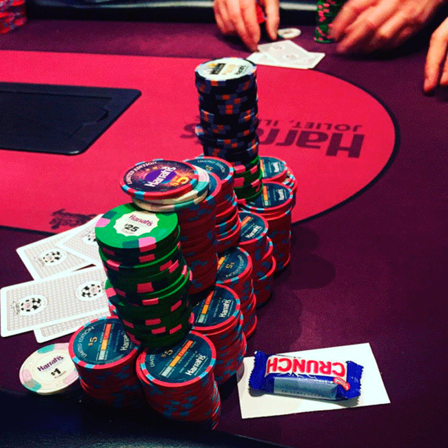 riverpokerstyle's tweet photo. Qual seu lanche/snack favorito para distrair a fome? #useriver #riverstyle #poker #snack https://t.co/KMCw5lb3bk