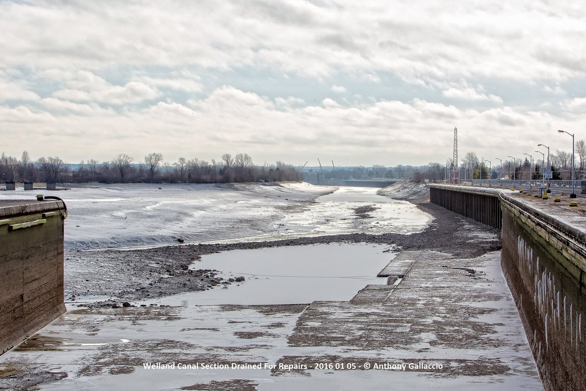 A_Gallaccio's tweet photo. View south from #PortWeller #LakeshoreRd #Bridge1 of #WellandCanal while that section is drained for repairs. https://t.co/Fi51vCtDAL