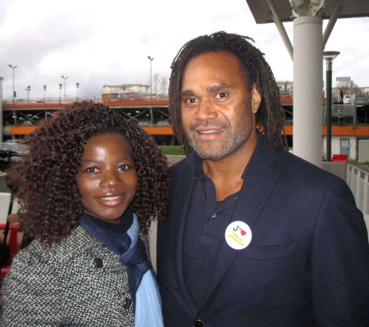 BLACKBEAUTES's tweet photo. Daffirma fondatrice de Black Beautés a rencontré pour vous Mme Chirac et Christian Karembeu pour les "Pièces Jaunes" https://t.co/v3564Rg6kj
