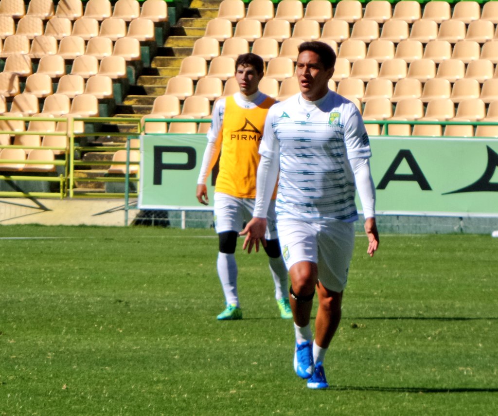 clubleonfc's tweet photo. Los refuerzos felinos practican esta mañana en el estadio León. #DaleLeón
#SerFieraEsUnOrgullo https://t.co/tVwuV2iFcM