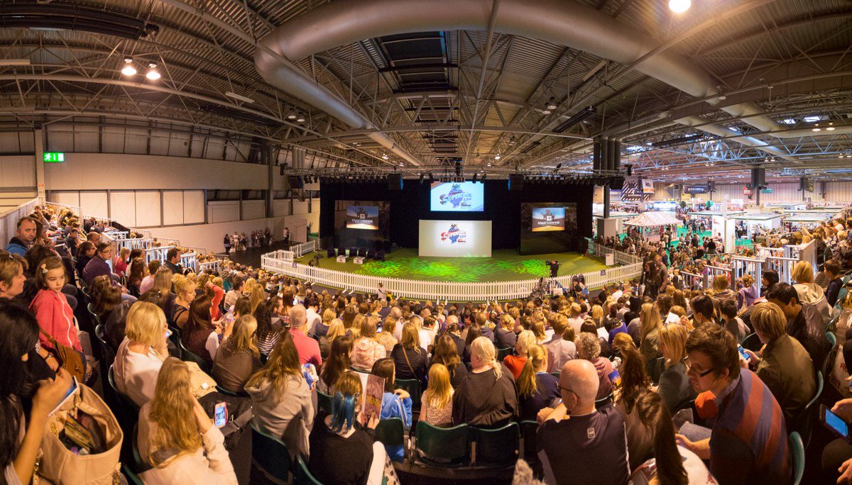 nationalpetshow's tweet photo. #TBT to the awesome crowd at the #NPS2015 in May #ThrowbackThursday https://t.co/FQgZMkcjOv