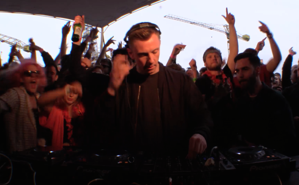 boilerroomtv's tweet photo. another Best of 2015: @feelmybicep at @AVAFestivalNI in Belfast https://t.co/uSwX9Xa4f8 https://t.co/i6kDlolWQo