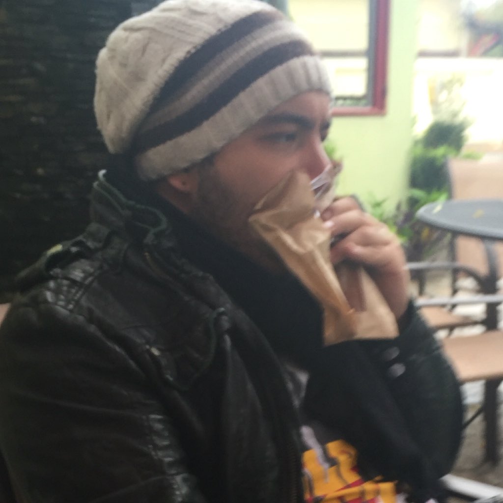 erreAntu's tweet image. Tranquilo amigo, no te robarán la comida como en el DF