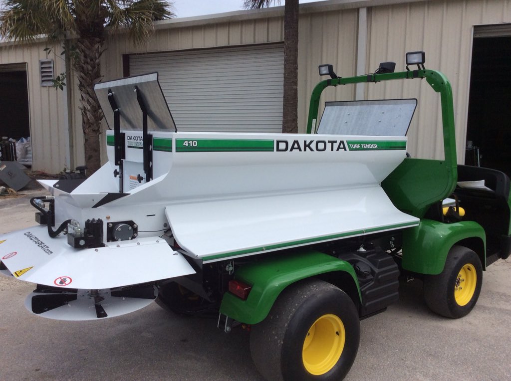 showturfjim's tweet photo. New Gators with #Dakota and #Vicon for Vanderbilt CC. Thank you Stuart! @stuartbothe @ShowTurf https://t.co/xKgo7kq0mU