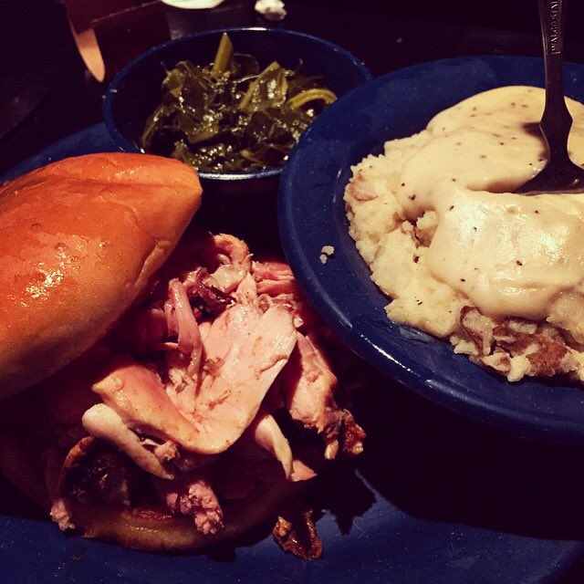 It's lunchtime,and this pulled chicken sandwich is calling your name. #mojohogtownbbq 

Photo by:@EatPalmBeachCom